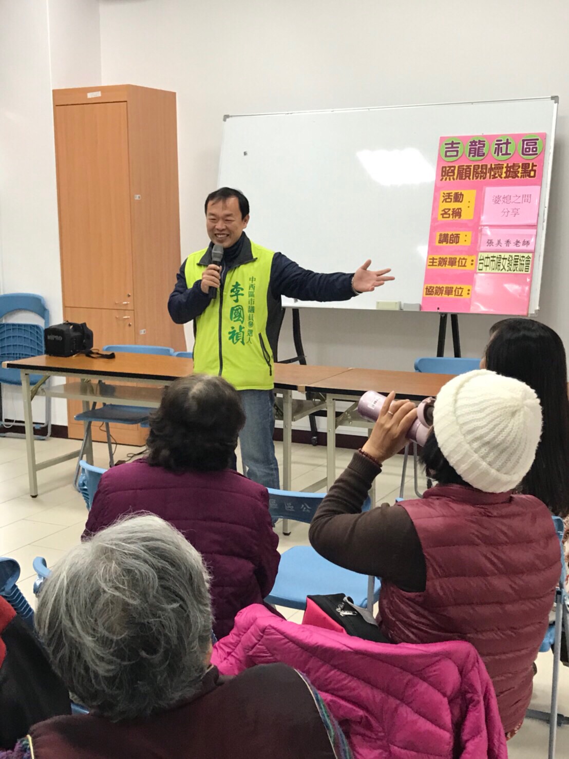 李國禎(右二)布局市議員選舉已久,轉投身時代力量,衝擊綠營選情。 李國禎(右二)布局市議員選舉已久,轉投身時代力量,衝擊綠營選情。