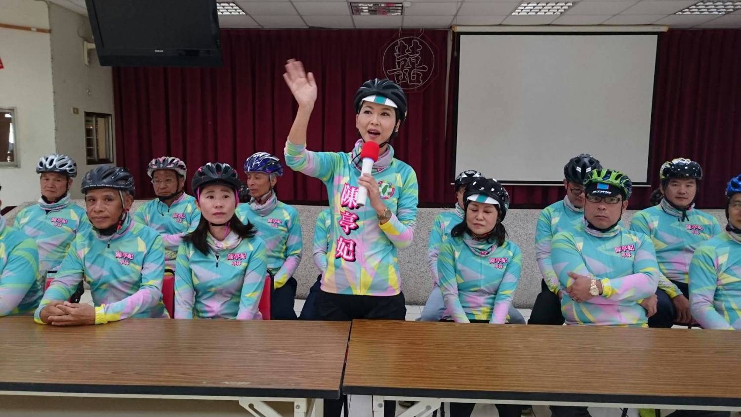 陳亭妃與行動車隊今(12)日舉行記者會,暢談鐵馬行的點點滴滴。 陳亭妃與行動車隊今(12)日舉行記者會,暢談鐵馬行的點點滴滴。