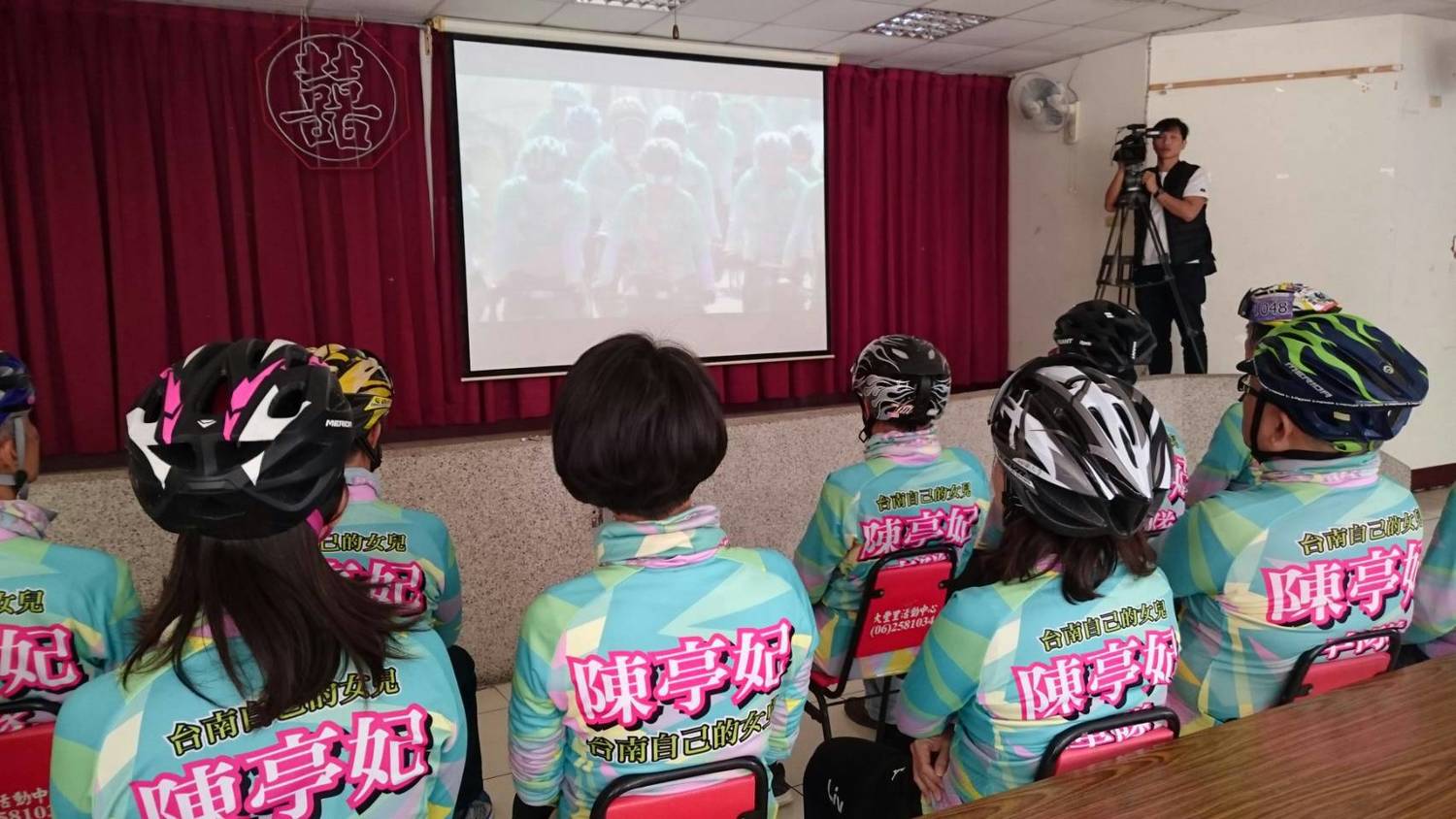 陳亭妃與行動車隊今(12)日舉行記者會,暢談鐵馬行的點點滴滴。 陳亭妃與行動車隊今(12)日舉行記者會,暢談鐵馬行的點點滴滴。
