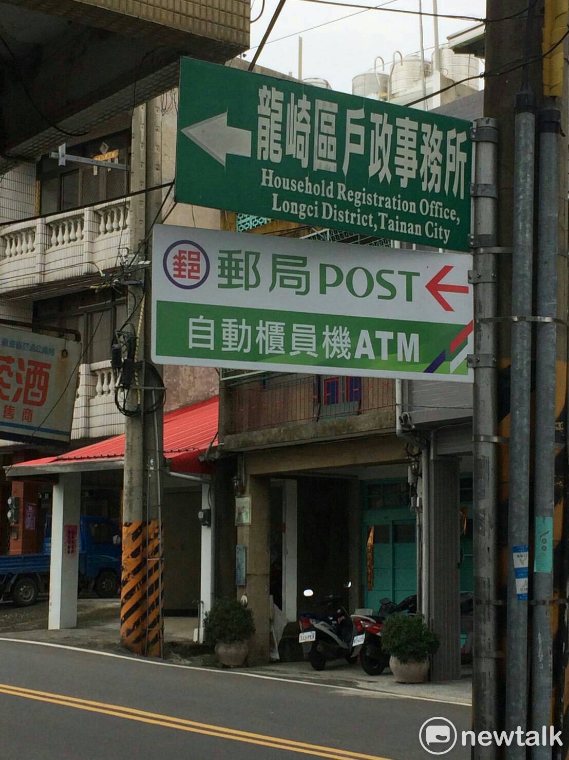 黃偉哲表示,全台南市唯一沒有郵局自動櫃員機的龍崎區,經過他積極爭取,中華郵政公司終於同意增設ATM。 黃偉哲表示,全台南市唯一沒有郵局自動櫃員機的龍崎區,經過他積極爭取,中華郵政公司終於同意增設ATM。