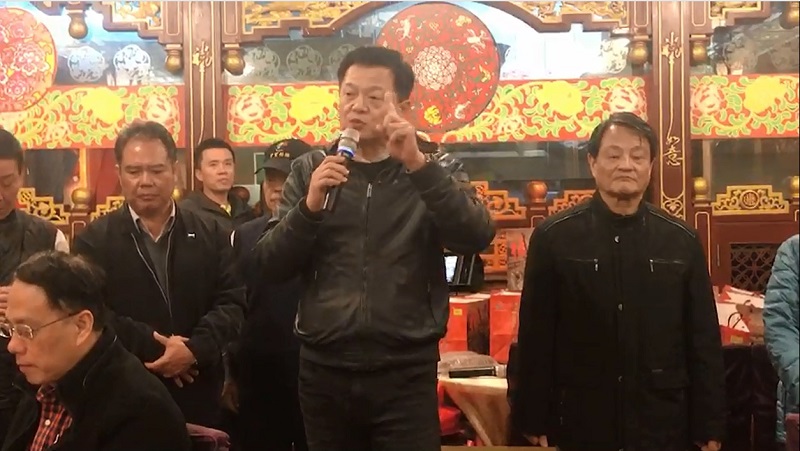 新北市里長聯誼會今天中午聚會,前北縣長周錫瑋上台致詞。 新北市里長聯誼會今天中午聚會,前北縣長周錫瑋上台致詞。