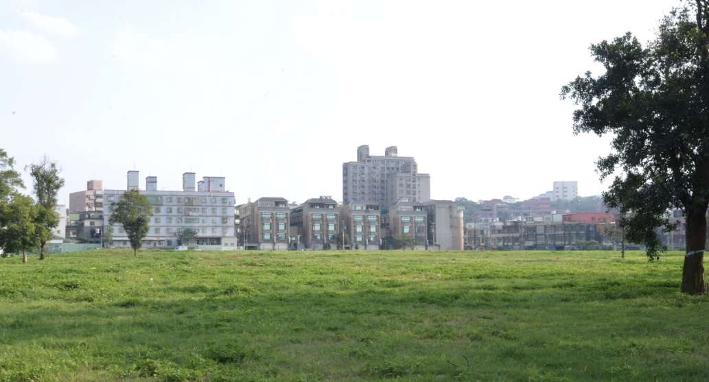 桃園市長鄭文燦今(12)日會勘桃園社會住宅儲備基地—金門新村,楊梅第一個社會住宅,確定落腳位於桃園市楊梅區的金門新村。 桃園市長鄭文燦今(12)日會勘桃園社會住宅儲備基地—金門新村,楊梅第一個社會住宅,確定落腳位於桃園市楊梅區的金門新村。
