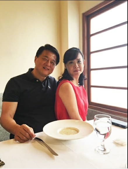 前台北縣長周錫瑋(右一)兒子周弘禮(中)今天完婚,前副總統蕭萬長、新北市長朱立倫等人都到場祝福。 前台北縣長周錫瑋(右一)兒子周弘禮(中)今天完婚,前副總統蕭萬長、新北市長朱立倫等人都到場祝福。