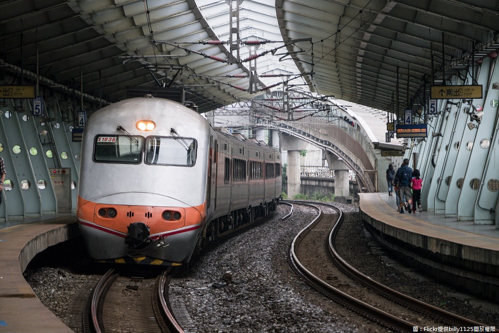 台鐵事故現場已解除封鎖恢復通車。圖為自強號資料照片,非事故車輛。 台鐵事故現場已解除封鎖恢復通車。圖為自強號資料照片,非事故車輛。