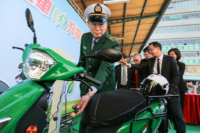 中華郵政率先租用或採購電動機車,由中華車生產的emoving雀屏中選。 圖 : 中華車/提供 中華郵政率先租用或採購電動機車,由中華車生產的emoving雀屏中選。 圖 : 中華車/提供