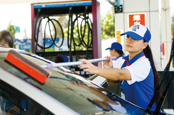 據中油浮動油價調整機制估算,22日起預計汽油漲0.2、柴油0.1元。 據中油浮動油價調整機制估算,22日起預計汽油漲0.2、柴油0.1元。