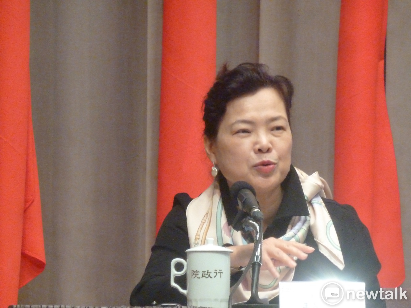 行政院長賴清德今(18)日上午聽取「綠能科技產業創新推動方案進度及成果」報告。圖為經濟部次長王美花。 行政院長賴清德今(18)日上午聽取「綠能科技產業創新推動方案進度及成果」報告。圖為經濟部次長王美花。