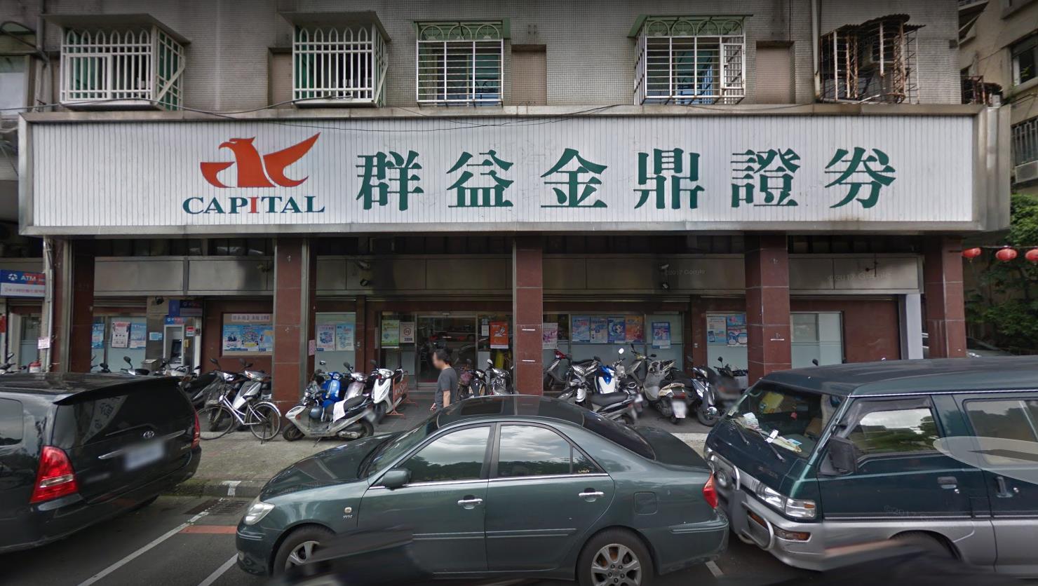 王濬智今天出面澄清,原來整件事都是烏龍一場!他向員工道歉並表示,年終不是80個月,是0.8個月才對。 王濬智今天出面澄清,原來整件事都是烏龍一場!他向員工道歉並表示,年終不是80個月,是0.8個月才對。