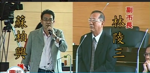國民黨籍市議員蘇柏興在議會就74道路匝道案質詢副市長林陵三。 圖 : 台中市議員蘇柏興/提供 國民黨籍市議員蘇柏興在議會就74道路匝道案質詢副市長林陵三。 圖 : 台中市議員蘇柏興/提供