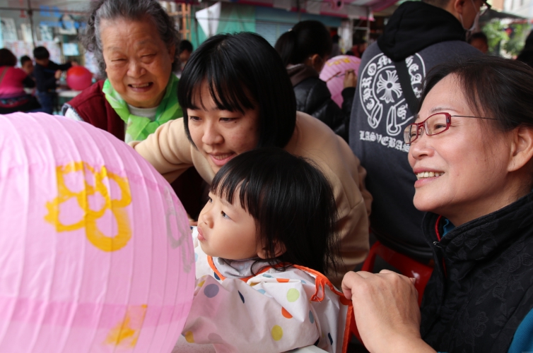 透過舉辦彩繪燈籠活動,讓斗六市年味從春節前一路延續到元宵。 圖:斗六市公所/提供 透過舉辦彩繪燈籠活動,讓斗六市年味從春節前一路延續到元宵。 圖:斗六市公所/提供