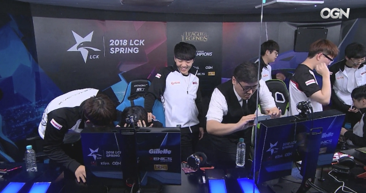 kt Rolster《英雄聯盟》戰隊由於明星選手雲集而被譽為「銀河星艦」。 圖:翻攝自Twitch直播 kt Rolster《英雄聯盟》戰隊由於明星選手雲集而被譽為「銀河星艦」。 圖:翻攝自Twitch直播