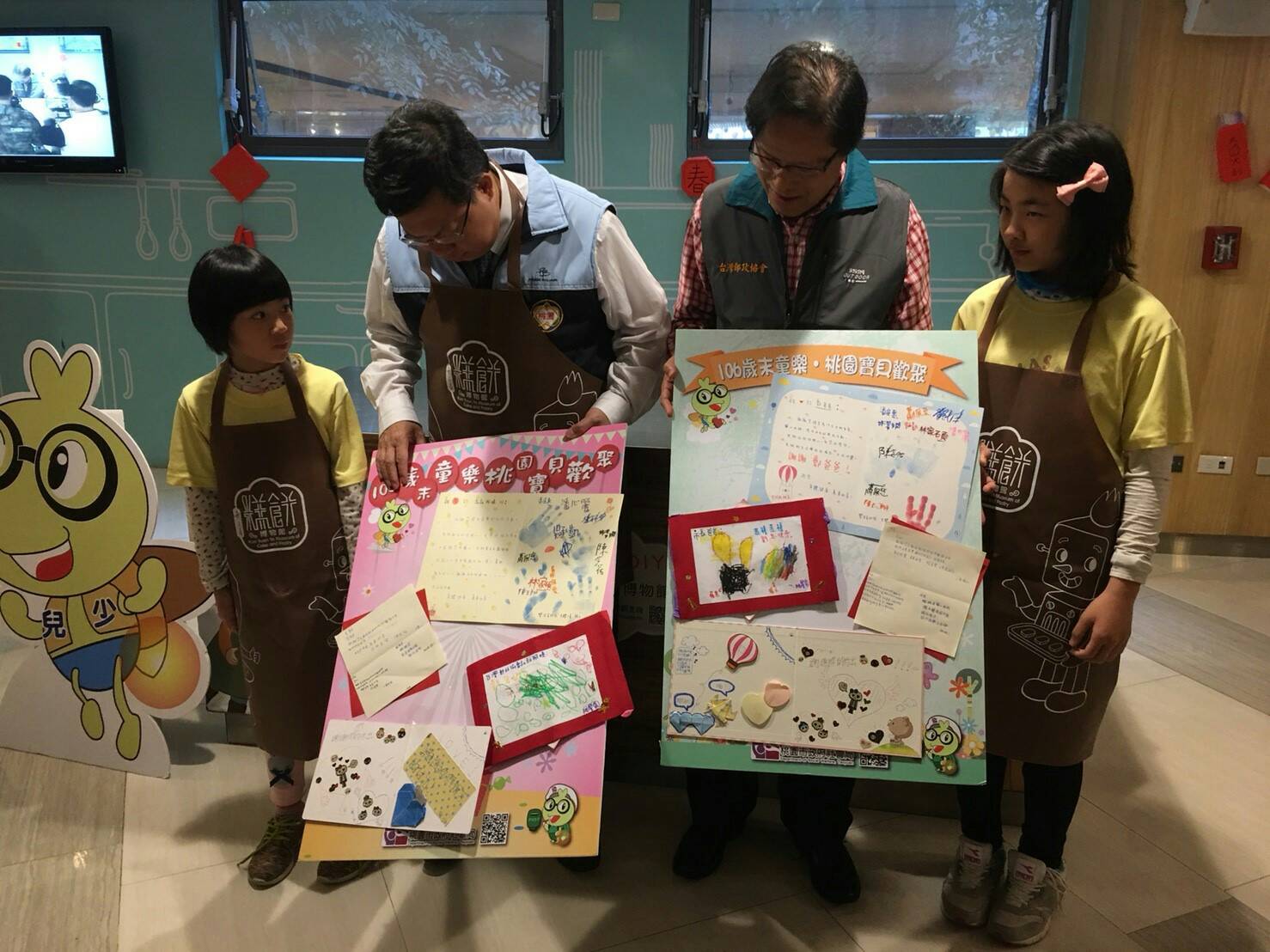桃園市長鄭文燦感謝台灣郵政協會支持此次活動,讓孩童感受滿滿的愛與溫暖。 圖:桃園市政府/提供 桃園市長鄭文燦感謝台灣郵政協會支持此次活動,讓孩童感受滿滿的愛與溫暖。 圖:桃園市政府/提供