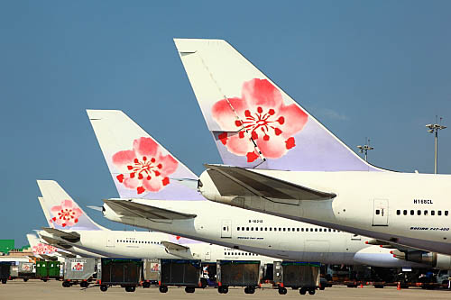 華航企業工會與中華航空公司代表今天在桃園市政府進行年終獎金調解,歷經一個多小時的會議後,協商宣告破裂。 華航企業工會與中華航空公司代表今天在桃園市政府進行年終獎金調解,歷經一個多小時的會議後,協商宣告破裂。