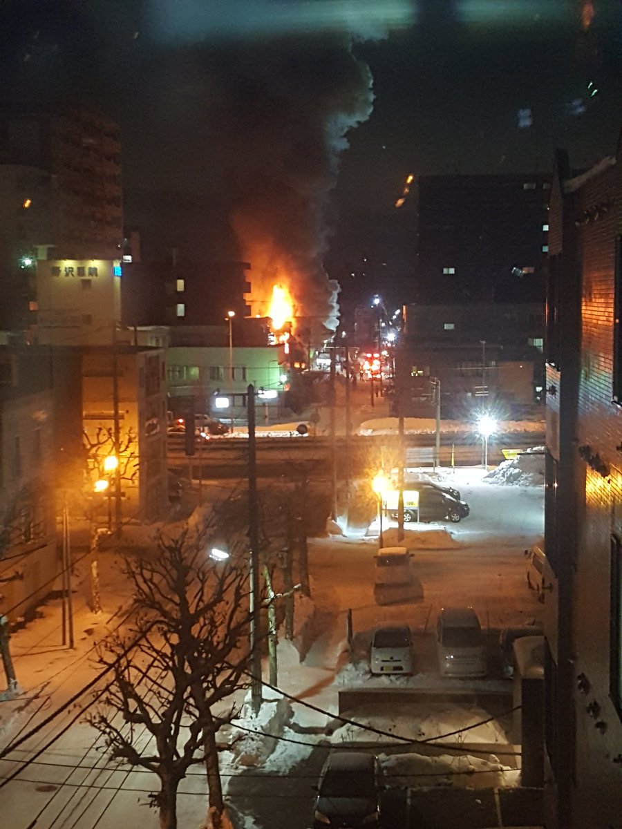 日本北海道札幌市老人支援中心「Social Haim」31日晚間發生火災,火勢蔓延迅速,造成死傷慘重。 圖:翻攝災害ニュース推特 日本北海道札幌市老人支援中心「Social Haim」31日晚間發生火災,火勢蔓延迅速,造成死傷慘重。 圖:翻攝災害ニュース推特