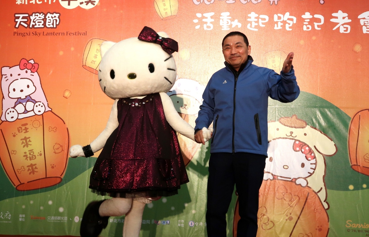 新北市副市長侯友宜表示,今年市府特別與台灣三麗鷗公司合作,在平溪9個景點設置可愛的裝置藝術,供民眾拍照、打卡。 圖:新北市觀旅局/提供 新北市副市長侯友宜表示,今年市府特別與台灣三麗鷗公司合作,在平溪9個景點設置可愛的裝置藝術,供民眾拍照、打卡。 圖:新北市觀旅局/提供