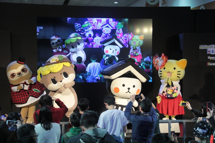 擁有次世代的電音曲風、整齊規律的舞步、日本偶像的可愛文化,集結成三人三色的偶像團體「Cupitron」 擁有次世代的電音曲風、整齊規律的舞步、日本偶像的可愛文化,集結成三人三色的偶像團體「Cupitron」