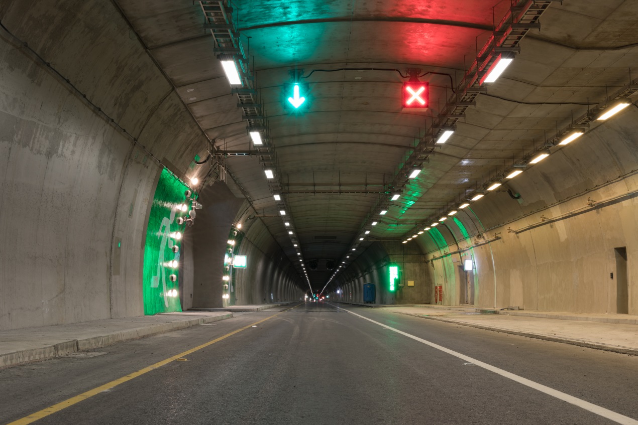 台9線蘇花公路的蘇澳至東澳路段的隧道內部景象。 圖:交通部提供 台9線蘇花公路的蘇澳至東澳路段的隧道內部景象。 圖:交通部提供