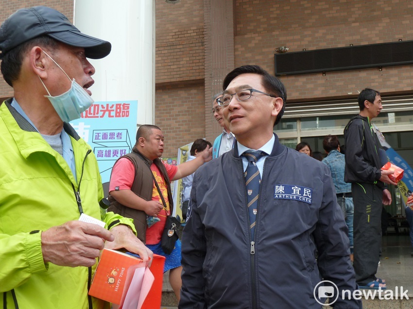 針對國民黨高雄市黨部主委韓國瑜宣布參選後,先前已表態參選的立委陳宜民要求他應盡速請假。 針對國民黨高雄市黨部主委韓國瑜宣布參選後,先前已表態參選的立委陳宜民要求他應盡速請假。