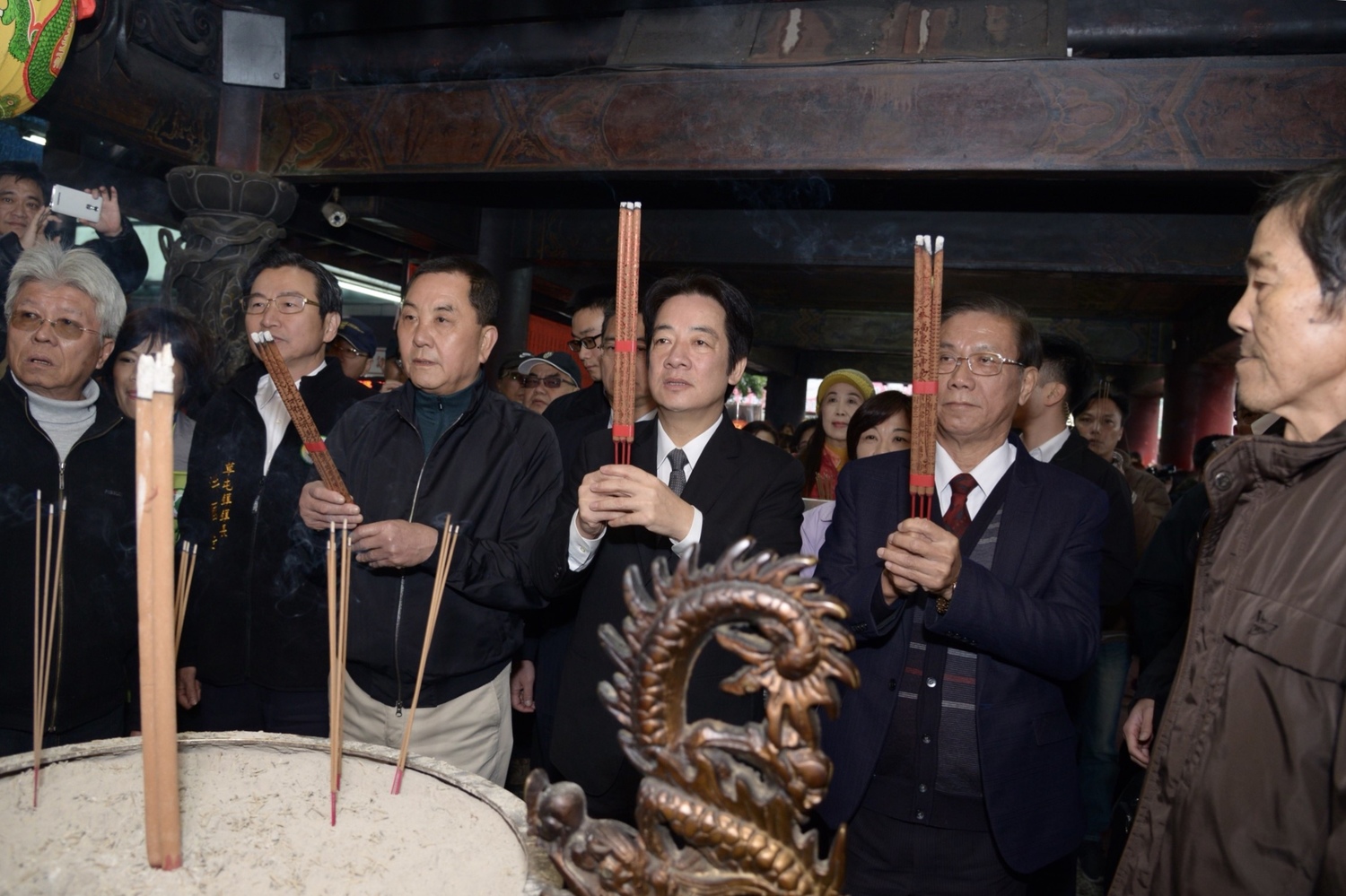 賴清德至竹山紫南宮參拜祈福。 圖:行政院/提供 賴清德至竹山紫南宮參拜祈福。 圖:行政院/提供