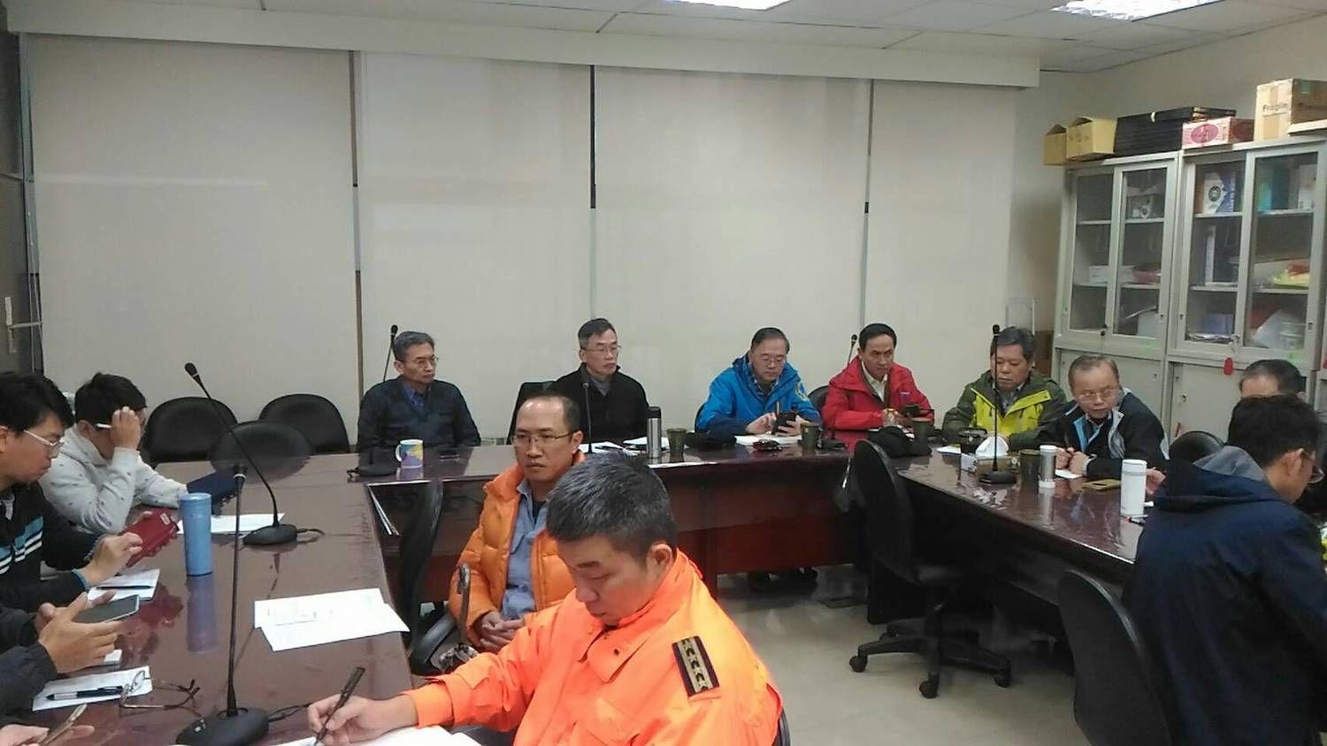 航港局召開緊急變會議,決定要求船方優先執行抽油作業。 圖: 航港局/提供 航港局召開緊急變會議,決定要求船方優先執行抽油作業。 圖: 航港局/提供