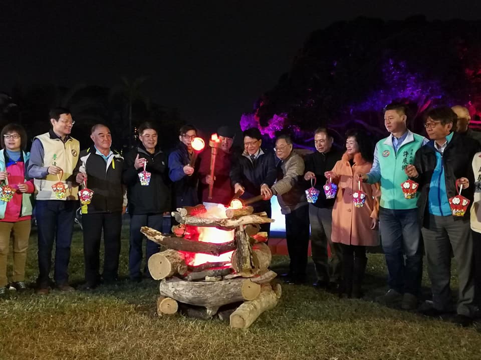屏東綵燈節今日晚間點燈,透過20組具科技感、互動式的藝術裝飾結合地景風貌,營造年節歡樂氣氛。 屏東綵燈節今日晚間點燈,透過20組具科技感、互動式的藝術裝飾結合地景風貌,營造年節歡樂氣氛。