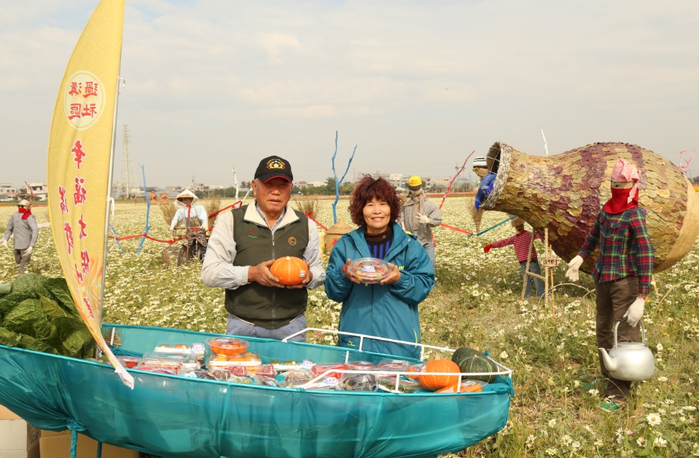 嘉義縣太保市花海節過溝社區展示在地農特產品。 圖:嘉義縣政府/提供 嘉義縣太保市花海節過溝社區展示在地農特產品。 圖:嘉義縣政府/提供