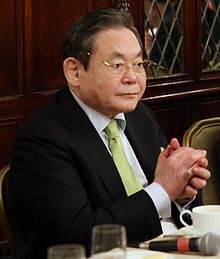 南韓警方表示,三星電子董事長李健熙(Lee Kun Hee)涉嫌逃稅82億韓元。 南韓警方表示,三星電子董事長李健熙(Lee Kun Hee)涉嫌逃稅82億韓元。