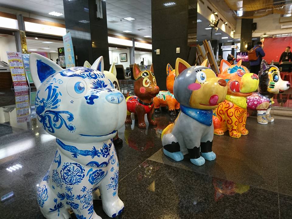 南投燈會副燈以「和諧平安」為主題,結合埔里當地特色,以青花瓷為設計。 南投燈會副燈以「和諧平安」為主題,結合埔里當地特色,以青花瓷為設計。
