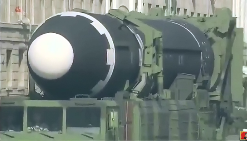 朝鮮建軍70週年閱兵大典,8日在平壤金日成廣場舉行,「火星-15」洲際導彈亮相。 朝鮮建軍70週年閱兵大典,8日在平壤金日成廣場舉行,「火星-15」洲際導彈亮相。