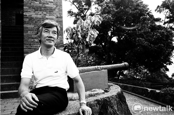民進黨立委盧修一生前在淡水紅毛城留影。 民進黨立委盧修一生前在淡水紅毛城留影。