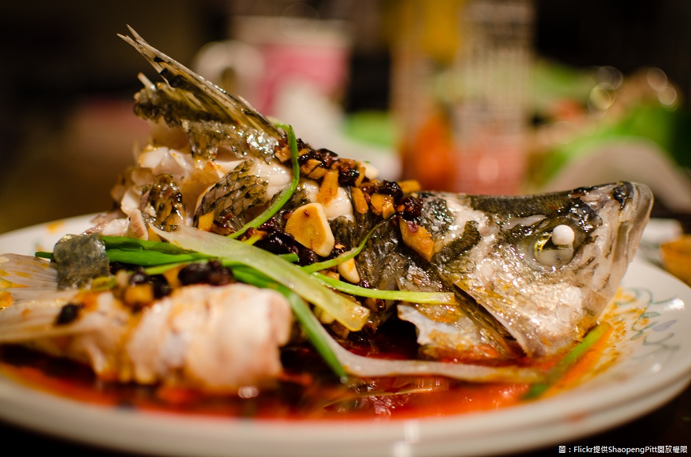 過年期間餐桌上常見的「魚料理」則是在蛋豆魚肉類中比較健康的食物。 圖:Flickr提供ShaopengPitt開放權限 過年期間餐桌上常見的「魚料理」則是在蛋豆魚肉類中比較健康的食物。 圖:Flickr提供ShaopengPitt開放權限