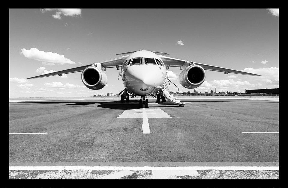 薩拉托夫航空在臉書上po出失事的黑白An-148班機照片,以示哀悼。 圖:翻攝薩拉托夫航空臉書 薩拉托夫航空在臉書上po出失事的黑白An-148班機照片,以示哀悼。 圖:翻攝薩拉托夫航空臉書