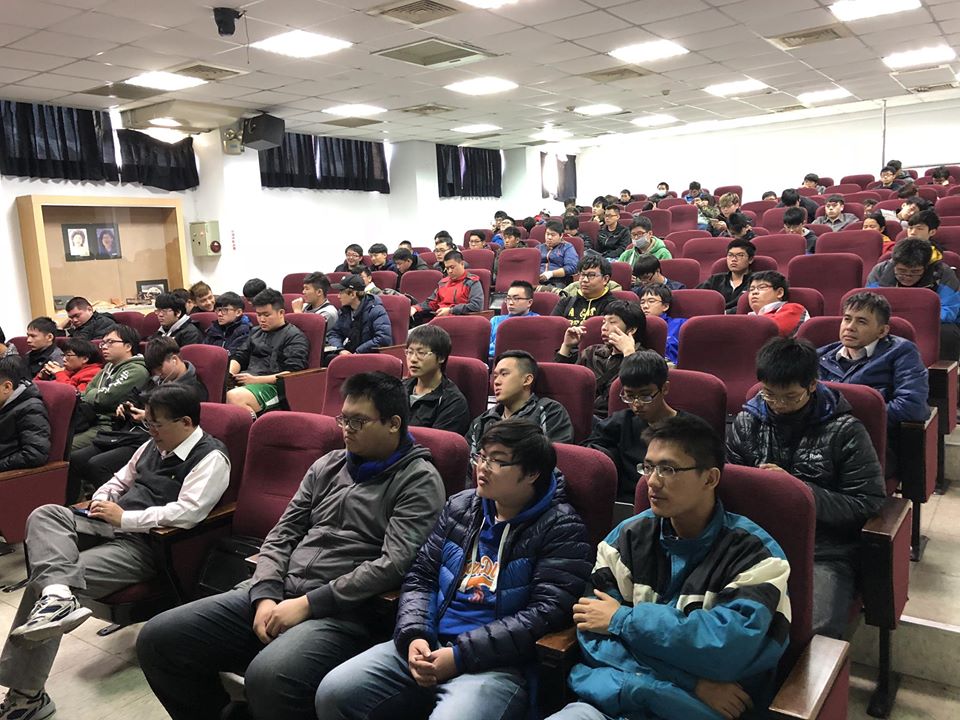 萬能科技大學資工系學生聆聽產業分享。 萬能科技大學資工系學生聆聽產業分享。