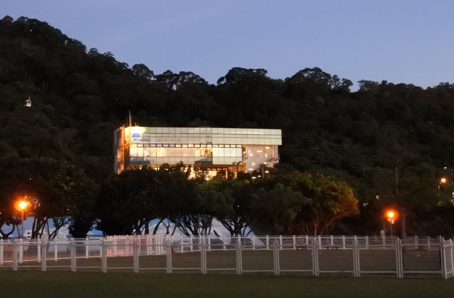 文山區的「萬興狗活動區」屬於鄰近社區的簡易設施,也有狗狗專屬活動區。
圖 :台北市政府提供 文山區的「萬興狗活動區」屬於鄰近社區的簡易設施,也有狗狗專屬活動區。
圖 :台北市政府提供