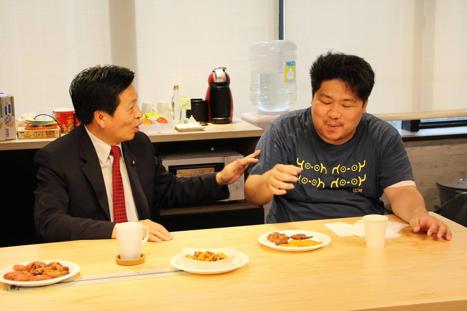 中華民國電子競技運動協會〈CTeSA〉理事長「鄭寶清」與張家兄弟「統神、國動」曾主演短劇介紹電競替代役。 中華民國電子競技運動協會〈CTeSA〉理事長「鄭寶清」與張家兄弟「統神、國動」曾主演短劇介紹電競替代役。