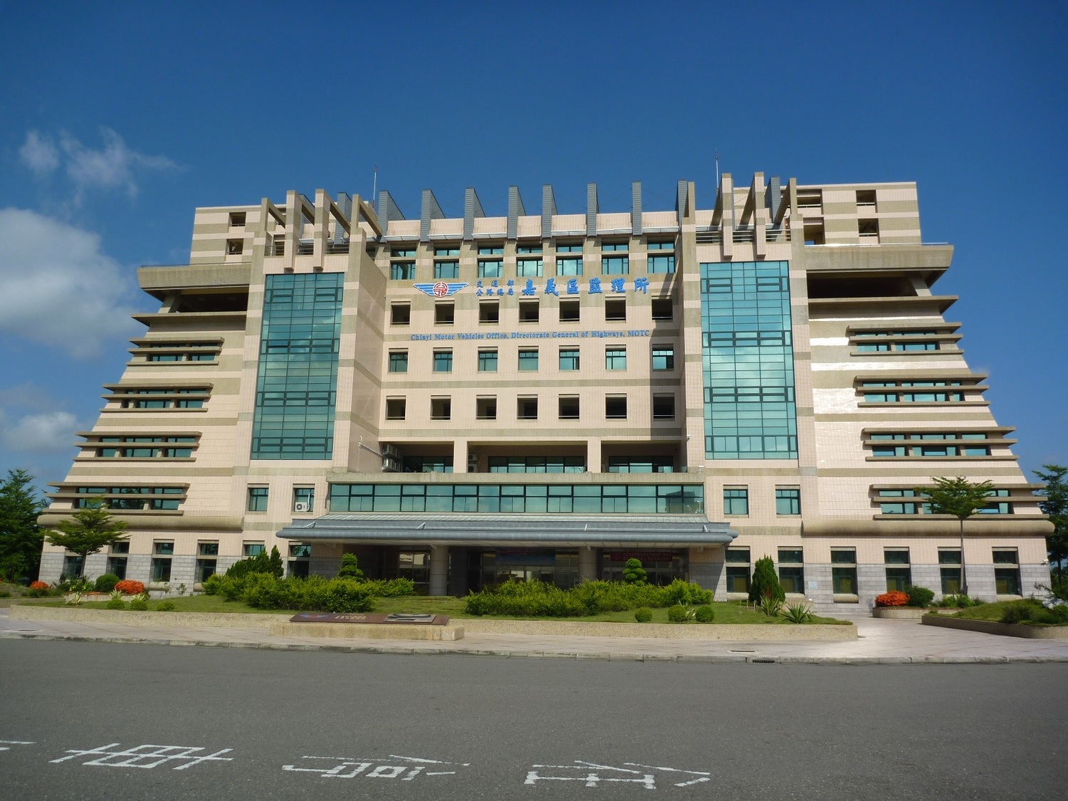 公路總局專員林振勇在任職嘉義區監理所副所長時,曾兩度酒駕肇事,遭監委高鳳仙彈劾。監察院在昨天通過監委提出的調查報告,報告指出,公路總局不重視員工酒駕行為的輔導,甚至免除輔導,要求公路總局必須確實檢討改善。 公路總局專員林振勇在任職嘉義區監理所副所長時,曾兩度酒駕肇事,遭監委高鳳仙彈劾。監察院在昨天通過監委提出的調查報告,報告指出,公路總局不重視員工酒駕行為的輔導,甚至免除輔導,要求公路總局必須確實檢討改善。