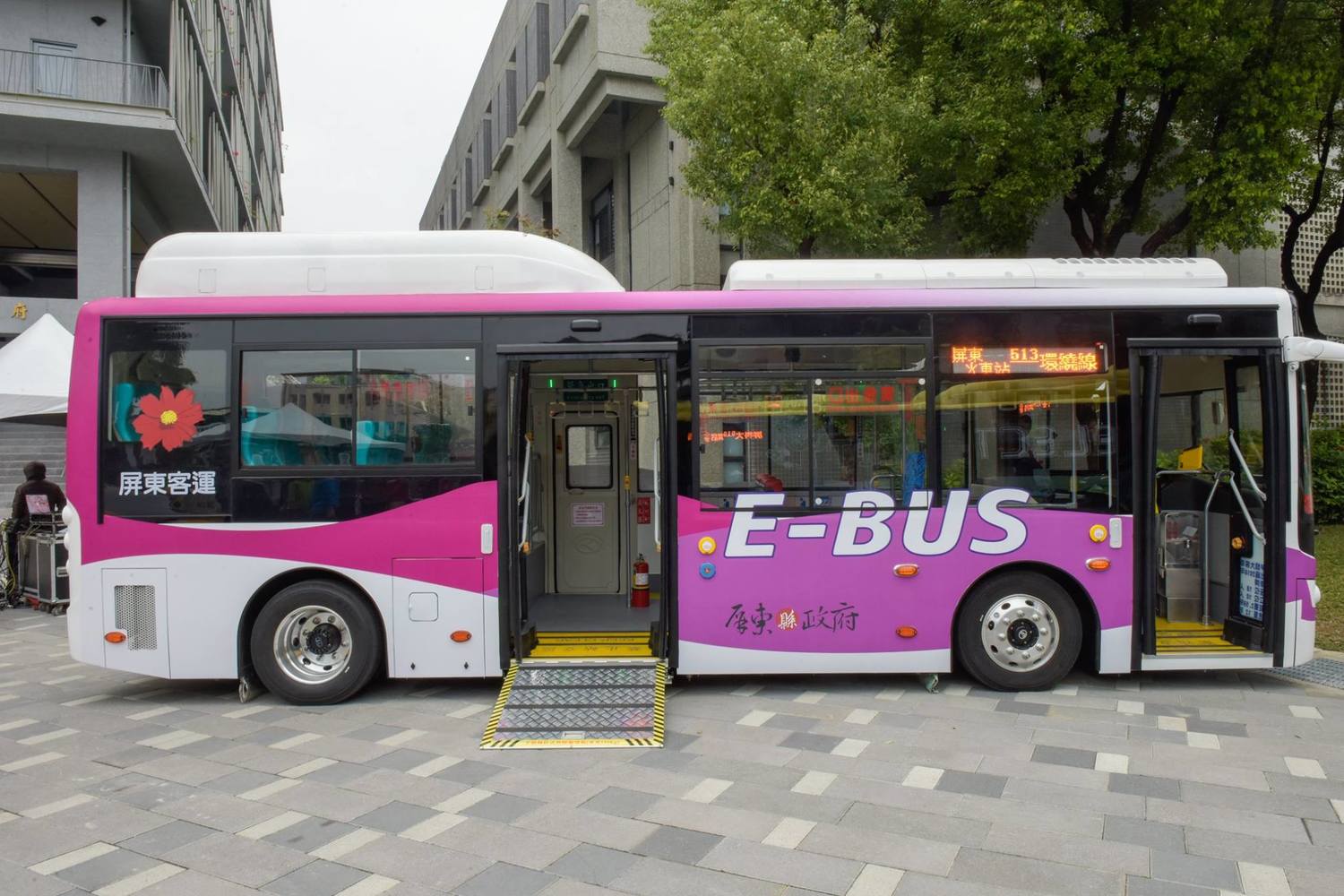 屏東縣政府新闢3條新的公車路線,其中一條為「513屏東環繞線」。 屏東縣政府新闢3條新的公車路線,其中一條為「513屏東環繞線」。