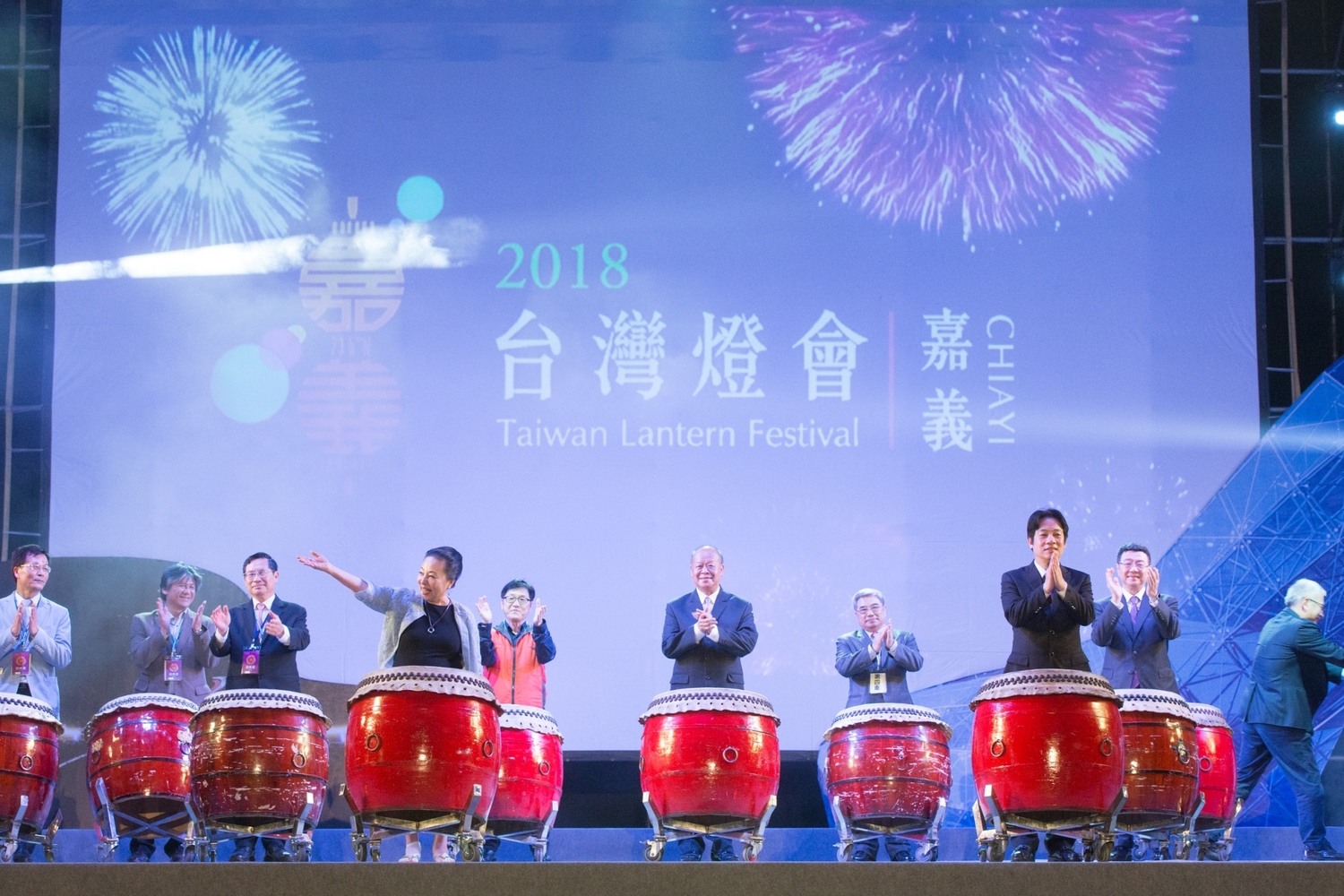 行政院長賴清德與嘉義縣長張花冠一同啟動台灣燈會開幕儀式。 圖 : 嘉義縣政府/ 提供 行政院長賴清德與嘉義縣長張花冠一同啟動台灣燈會開幕儀式。 圖 : 嘉義縣政府/ 提供