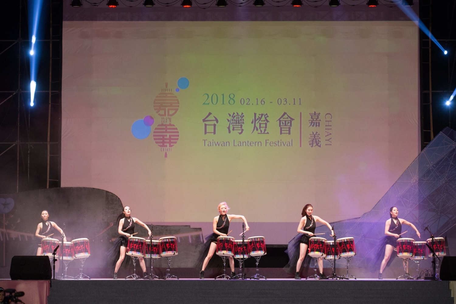 韓國最夯的BATTUTA女子飛天鼓。 圖 : 嘉義縣政府/ 提供 韓國最夯的BATTUTA女子飛天鼓。 圖 : 嘉義縣政府/ 提供