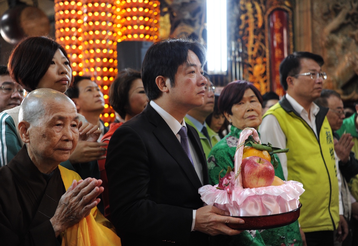 今(17)日大年初二,行政院長賴清德至台南安平開台天后宮及安平觀音亭參拜祈福 圖:行政院提供 今(17)日大年初二,行政院長賴清德至台南安平開台天后宮及安平觀音亭參拜祈福 圖:行政院提供