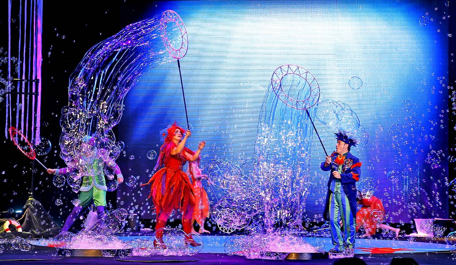 2018台灣燈會今(20)晚7時30分將有首度來台的「拉脫維亞Under Water Bubble Show泡泡秀」。 圖:嘉義縣政府/提供 2018台灣燈會今(20)晚7時30分將有首度來台的「拉脫維亞Under Water Bubble Show泡泡秀」。 圖:嘉義縣政府/提供