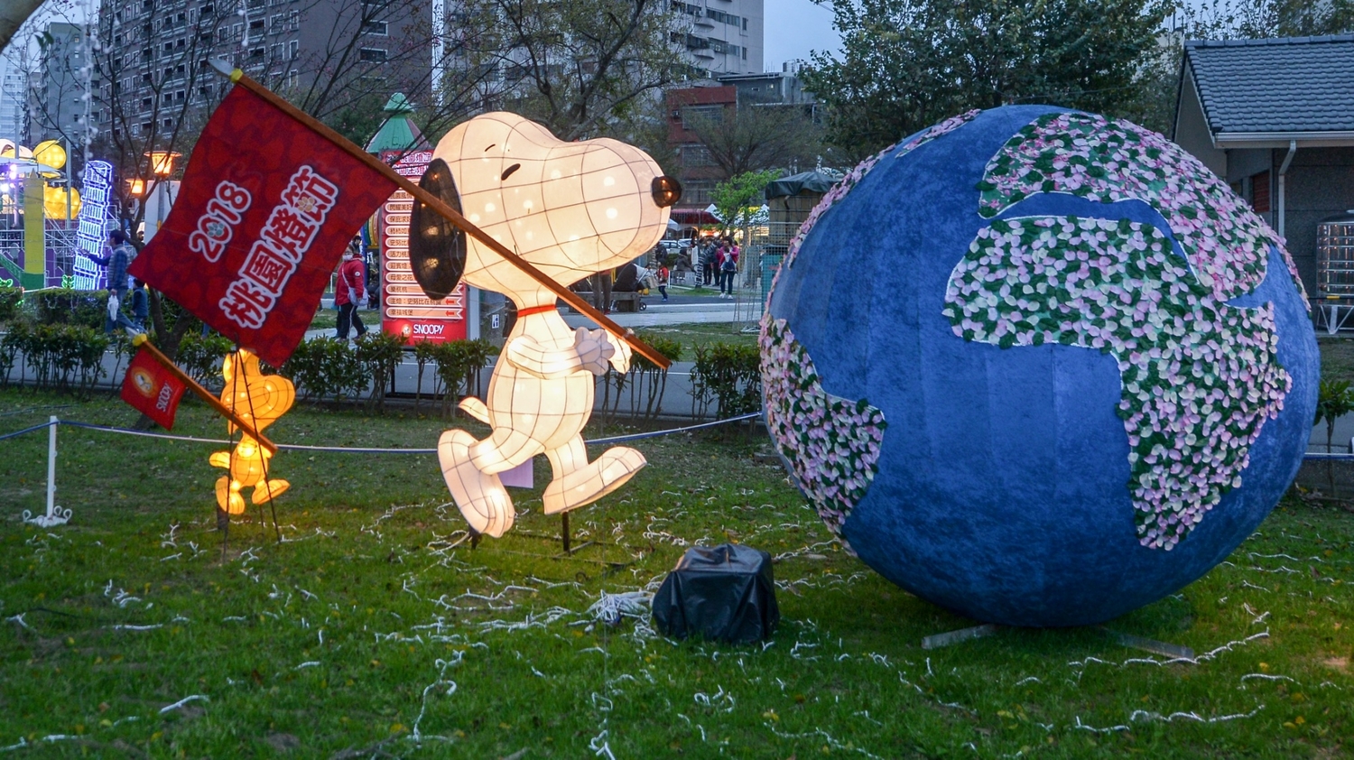 2018桃園燈節主燈史努比(Snoopy)今(21)日點燈一路亮至3月4日。水汴頭燈區 2018桃園燈節主燈史努比(Snoopy)今(21)日點燈一路亮至3月4日。水汴頭燈區
