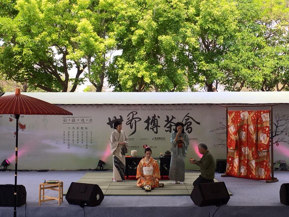 世界搏茶會有全台獨家跨界茶藝術展演、國際珍貴茶器逸品展、茶業展銷、文創館及DIY茶體驗活動,還涵蓋七大地區的世界茶文化表演。 圖:世界搏茶會FB粉絲專頁提供 世界搏茶會有全台獨家跨界茶藝術展演、國際珍貴茶器逸品展、茶業展銷、文創館及DIY茶體驗活動,還涵蓋七大地區的世界茶文化表演。 圖:世界搏茶會FB粉絲專頁提供