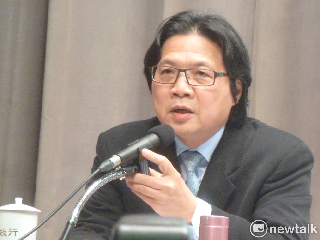 內政部長葉俊榮指出,內政部已修正發布「建築物公共安全檢查簽證及申報辦法」,將私有供公眾使用建築物也納入強制耐震能力評估的範圍。 圖:謝莉慧/攝 內政部長葉俊榮指出,內政部已修正發布「建築物公共安全檢查簽證及申報辦法」,將私有供公眾使用建築物也納入強制耐震能力評估的範圍。 圖:謝莉慧/攝