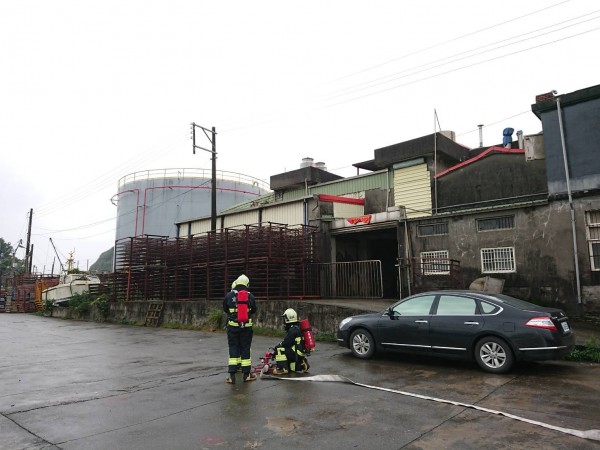 宜蘭縣蘇澳鎮海邊路8號的食品工廠今天上午11時許,發生氨氣外洩,消防人員抵達現場時氣體的閥門已經關閉,也沒有釀成任何人員傷亡。 圖:翻攝網路 宜蘭縣蘇澳鎮海邊路8號的食品工廠今天上午11時許,發生氨氣外洩,消防人員抵達現場時氣體的閥門已經關閉,也沒有釀成任何人員傷亡。 圖:翻攝網路