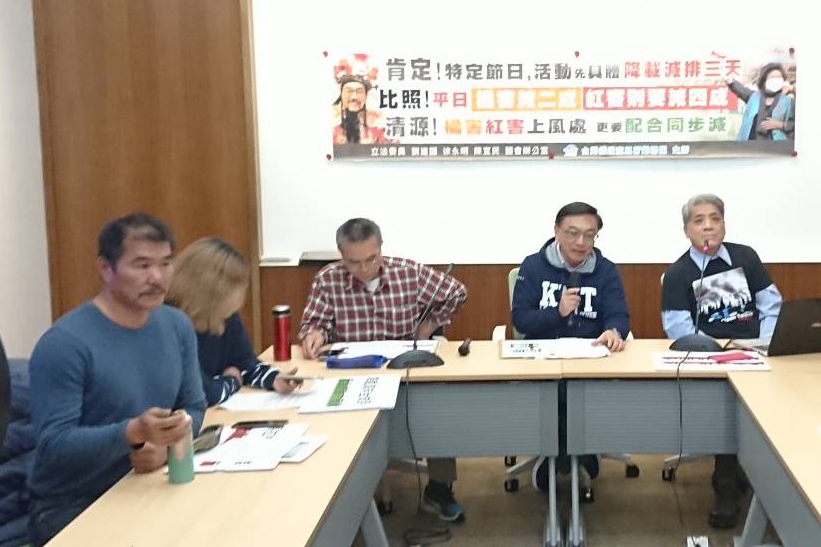 台灣健康空氣行動聯盟聯合立委劉建國、徐永明、陳宜民今 (27) 日再度針對空污問題召開記者會。 圖 : 台灣健康空氣行動聯盟聯/提供 台灣健康空氣行動聯盟聯合立委劉建國、徐永明、陳宜民今 (27) 日再度針對空污問題召開記者會。 圖 : 台灣健康空氣行動聯盟聯/提供
