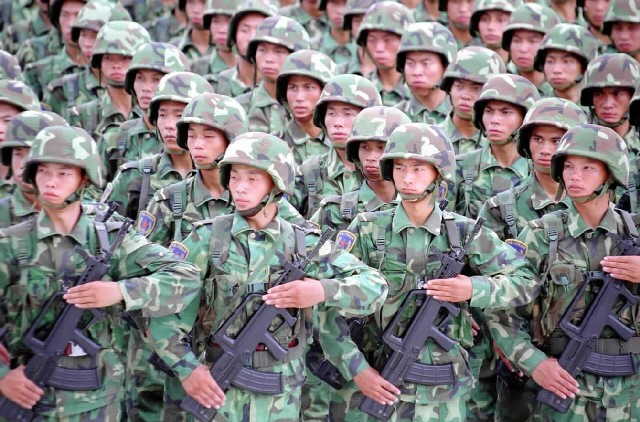 中共解放軍。 中共解放軍。