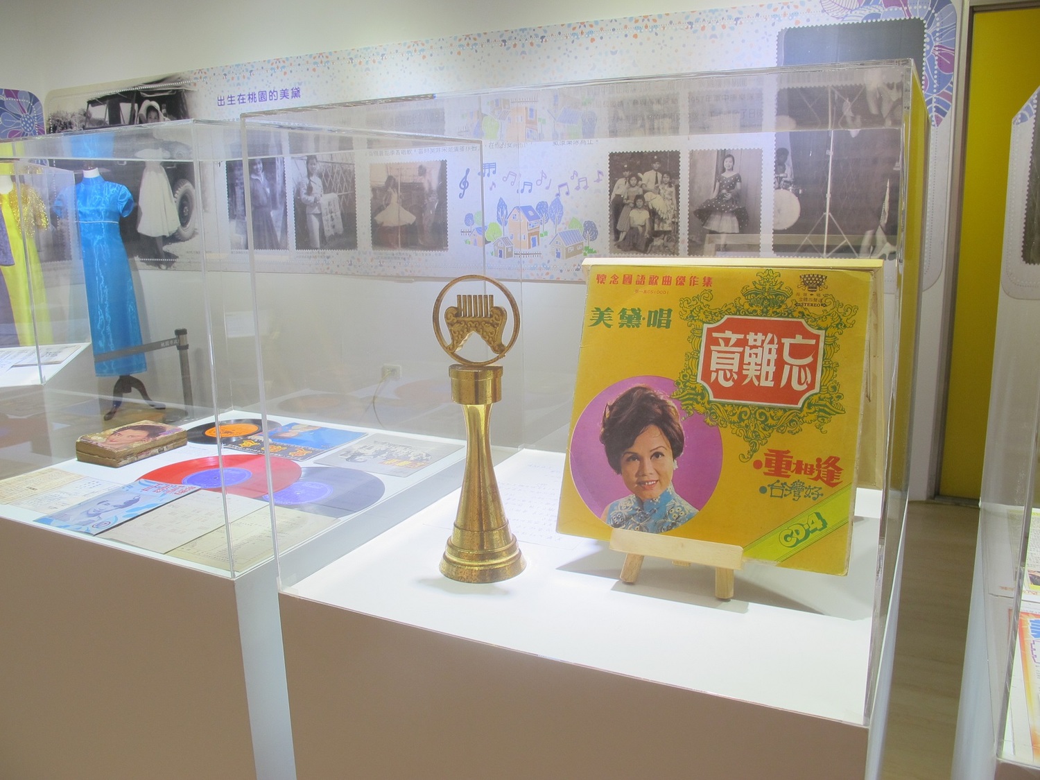 「意難忘-美黛歌唱故事特展」在桃園光影文化館展出美黛歌唱生涯相關資料 圖:桃園市政府/提供 「意難忘-美黛歌唱故事特展」在桃園光影文化館展出美黛歌唱生涯相關資料 圖:桃園市政府/提供