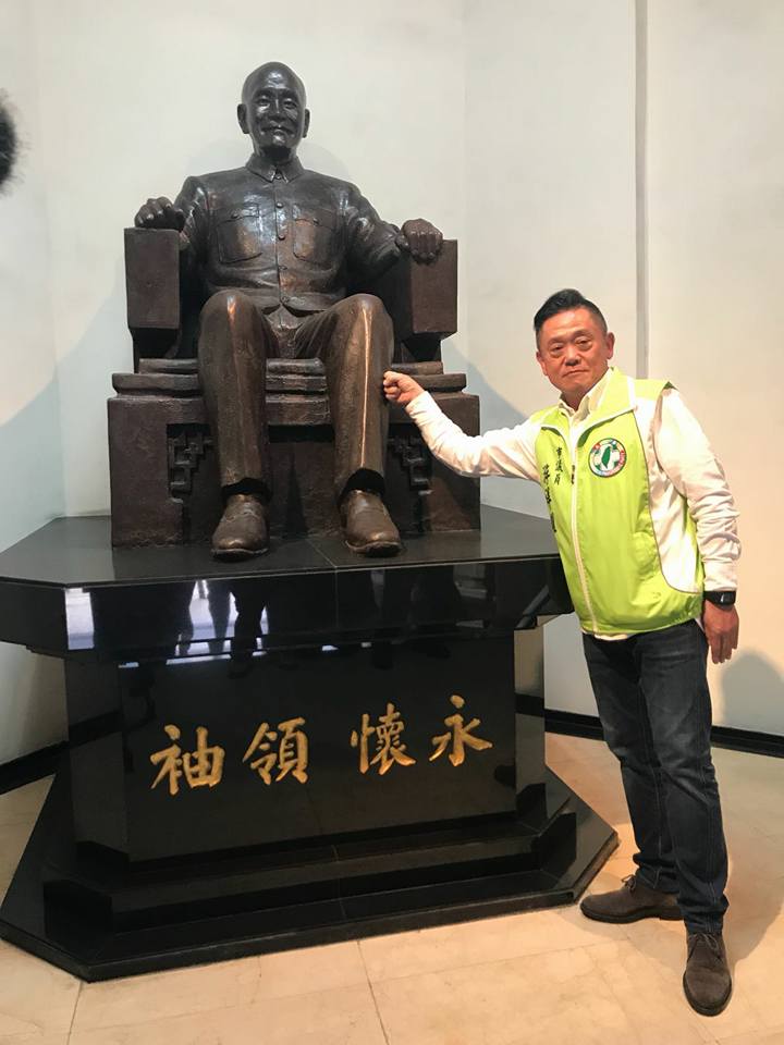議員游祥耀認為,基隆市警局內不應放置象徵威權時期的蔣介石銅像。 圖:翻攝游祥耀臉書 議員游祥耀認為,基隆市警局內不應放置象徵威權時期的蔣介石銅像。 圖:翻攝游祥耀臉書