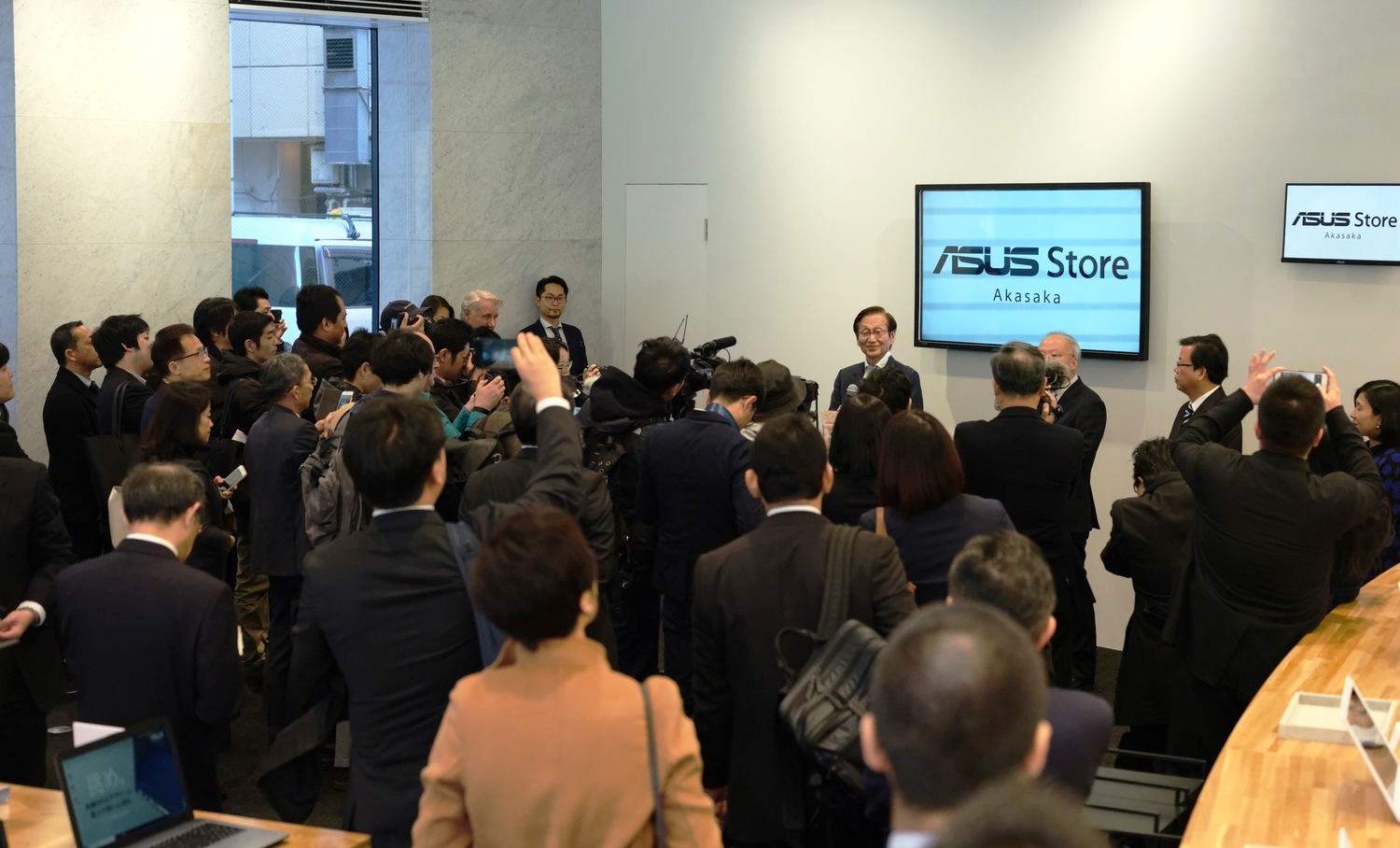 華碩海外第一家全方位直營旗艦店開幕盛況。 圖:ASUS/提供 華碩海外第一家全方位直營旗艦店開幕盛況。 圖:ASUS/提供